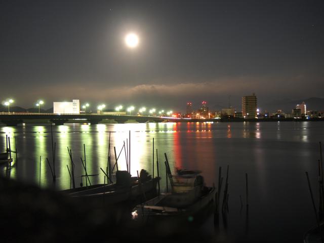 夜明け前、満月の青柳橋