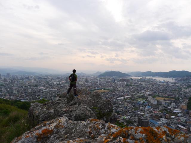 高見山、岩石露出、仏像構造線、おおなろ、奈良、北見志保子さん