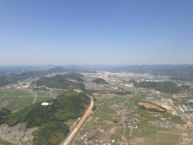 空から見た船岡山と三宝山層