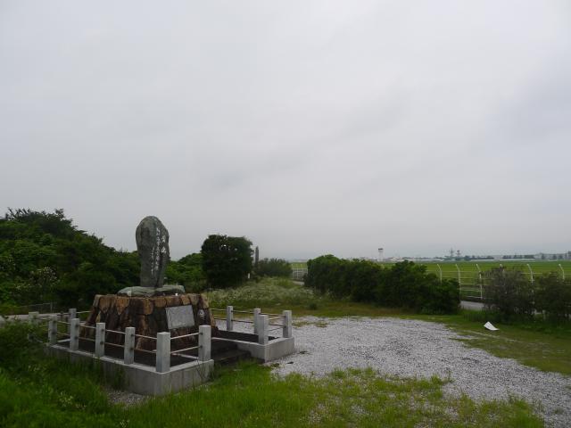 鎮魂碑と実盛様