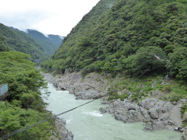 大歩危の土讃線を眺めながら考える