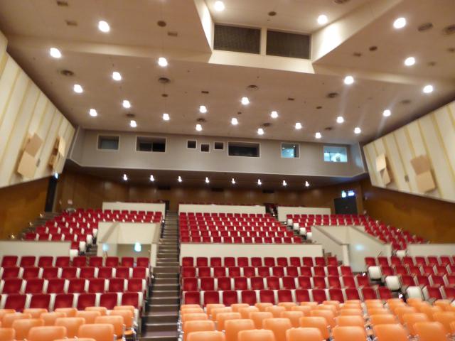 高新ホールの赤い座席