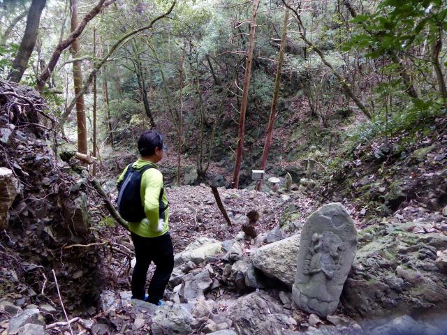 三谷観音、西国三十三観音霊場、十二番石仏がここに