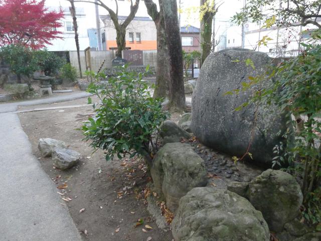 宿毛小学校、二人の女性の歌碑