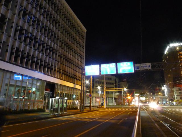 深夜の電話ボックス