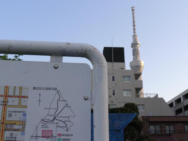 業平橋駅とスカイツリー