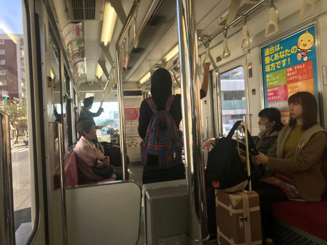 ひねもすのたりのとでんの車内