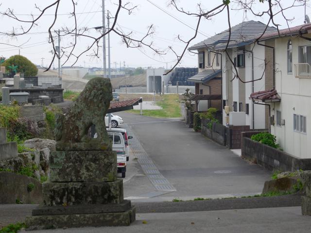 上岡八幡宮の狛犬は、残った