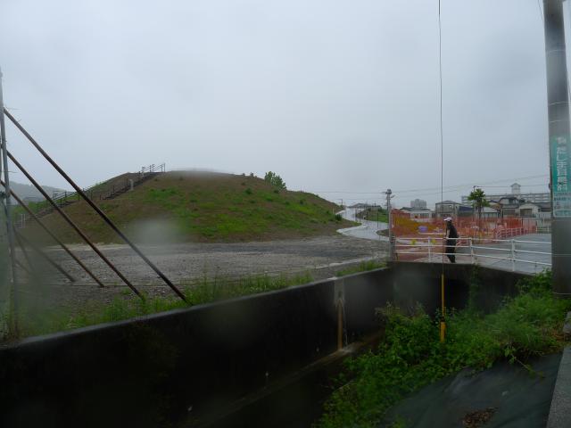 雨の命山を考える