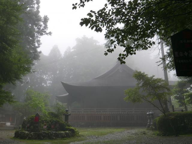 雨に煙る国宝