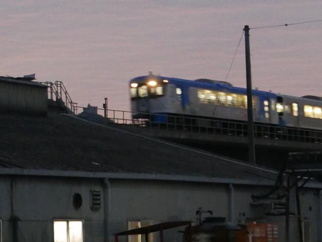 この始発列車は上りでも下りでもない