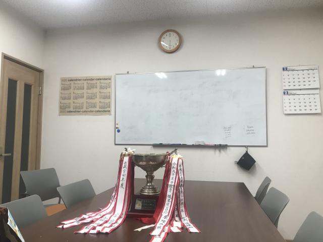 最優秀賞のトロフィー