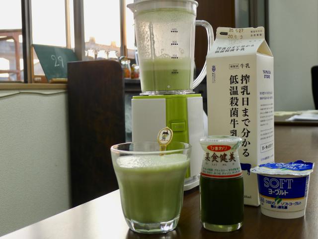 菜食ソフトラッシーと「搾乳日までわかる低温殺菌牛乳」
