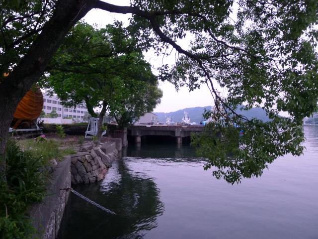 埋立公園の石積み