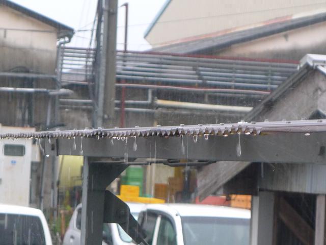 雨と傘と木履と