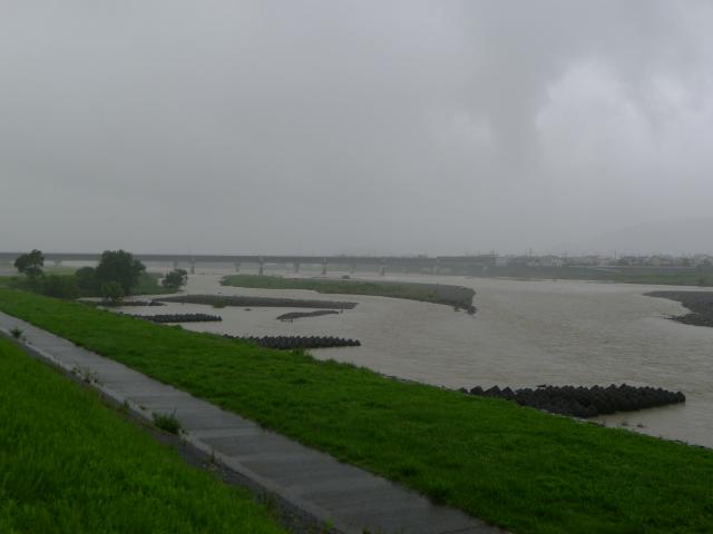 増水の物部川