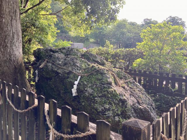 礫石、土佐神社、鳴無神社