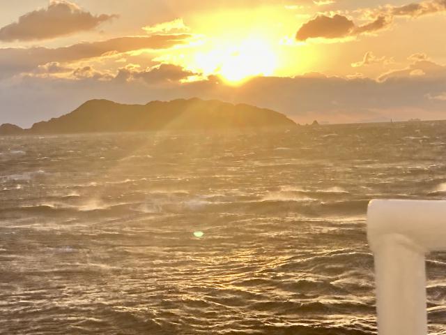 豊予海峡、波高し