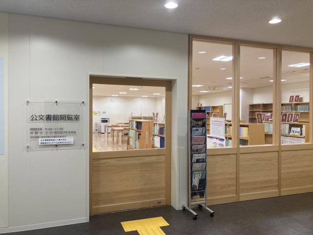 県立公文書館の朝
