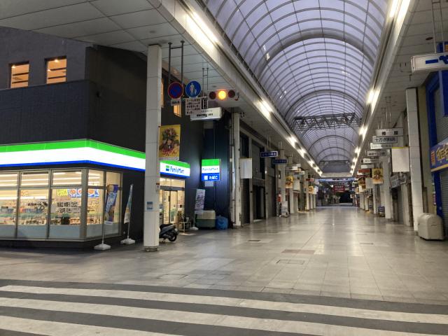 早朝、帯屋町一丁目の風景