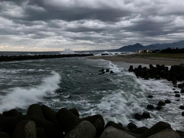 秋の日本海、自然の力
