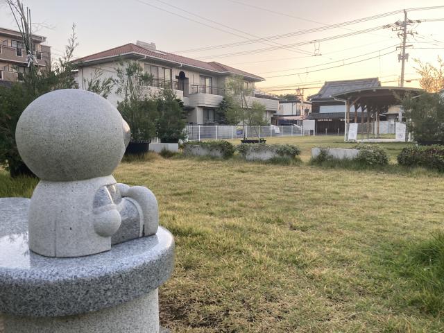 やなせたかし・ごめん駅前公園
