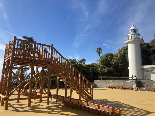 桂浜の灯台と桂浜水族館