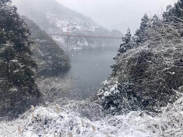 雪の森山、大渡ダム